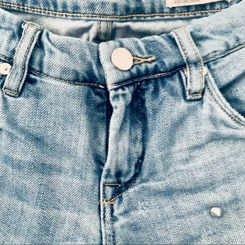 Blank NYC Crop Studded Girlfriend Jeans Size 24 - Picture 3 of 15